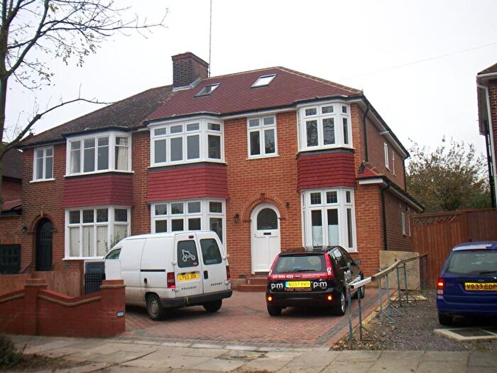1 Bedroom Flat To Rent In Fountains Crescent, Southgate, N14