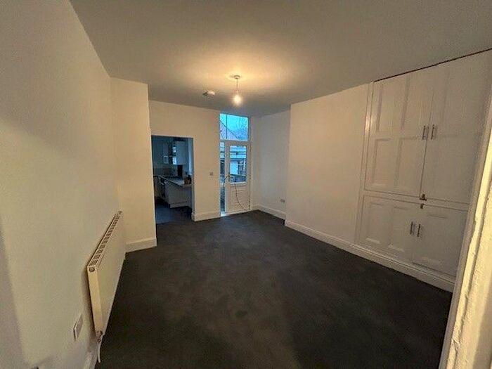 1 Bedroom Flat To Rent In Hangingwater Road, Sheffield, S11