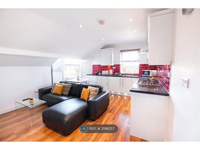 2 Bedroom Flat To Rent In Pontefract Lane, Leeds, LS9