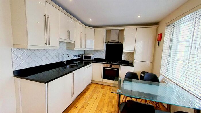 3 Bedroom Flat To Rent In Chiltern Street, London, W1U