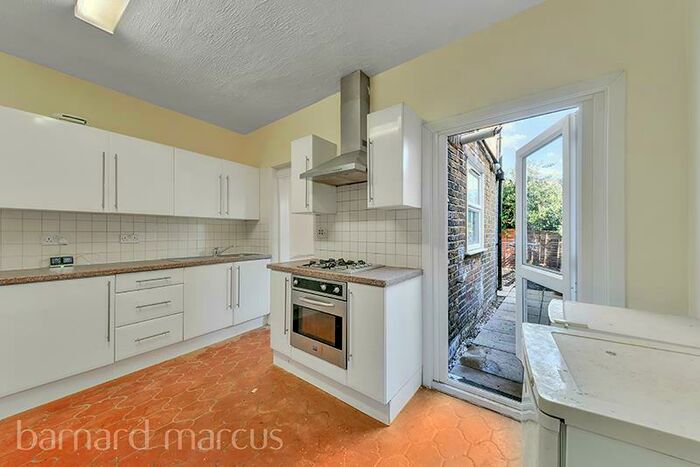 2 Bedroom House To Rent In Eleanor Road, Bounds Green, N11