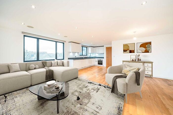 2 Bedroom Flat To Rent In Ladywell Road, London, SE13