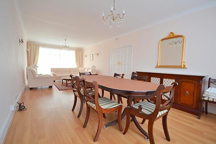 4 Bedroom Detached House To Rent In Foscote Road, Hendon, NW4