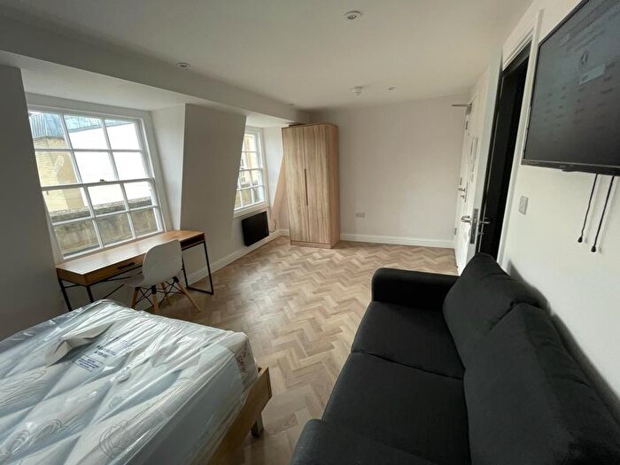 2 Bedroom Flat To Rent In Henry Street, Bath, BA1