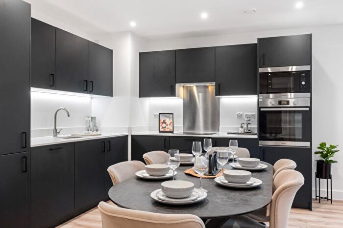 3 Bedroom Flat To Rent In Mercer West Madison East, LS2