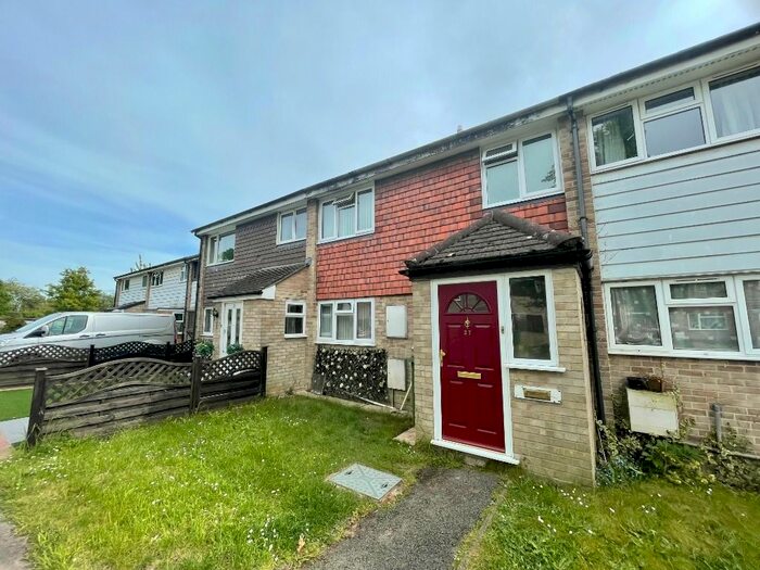 3 Bedroom Semi-Detached House To Rent In Hangar Road, Tadley, RG26