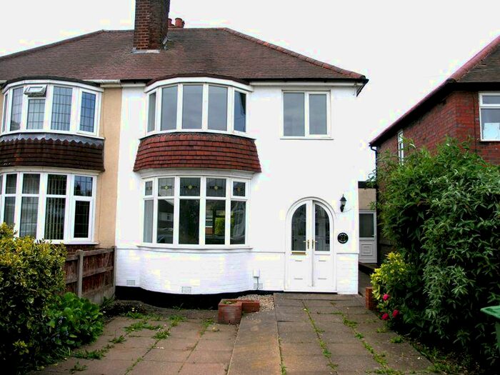 3 Bedroom Semi-Detached House To Rent In Graham Road, Halesowen, B62