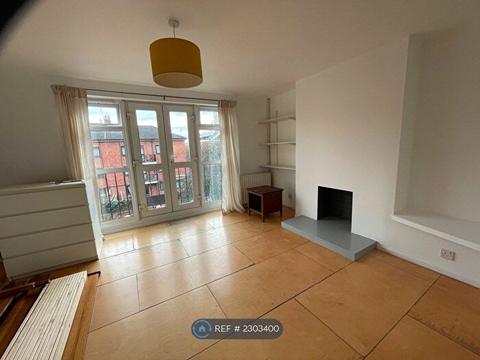 2 Bedroom Flat To Rent In Leet Court, London, N16