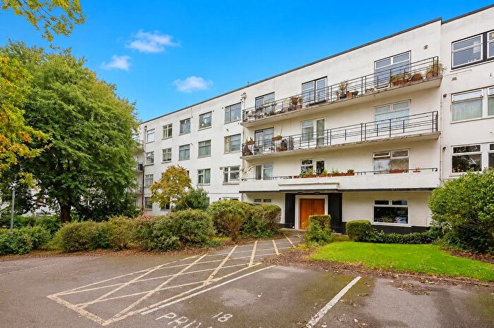2 Bedroom Flat To Rent In Taymount Rise, London, SE23