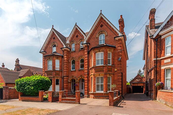 6 Bedroom Semi-Detached House For Sale In Rothsay Road, Bedford, Bedfordshire, MK40
