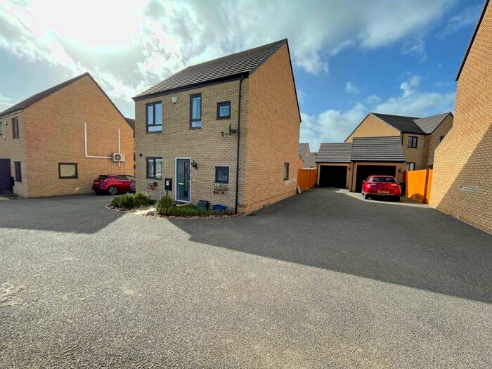 3 Bedroom Detached House To Rent In Grable Avenue, Oxley Park, Milton Keynes, MK4