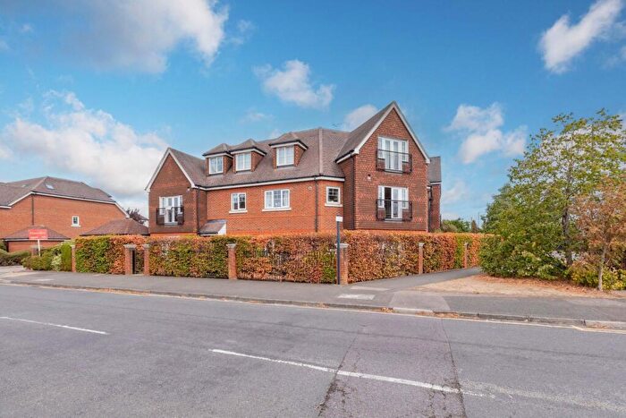 2 Bedroom Apartment For Sale In Foxglove Drive, Maidenhead, SL6