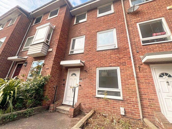 4 Bedroom Semi-Detached House To Rent In St. Thomas's Street, Portsmouth, PO1