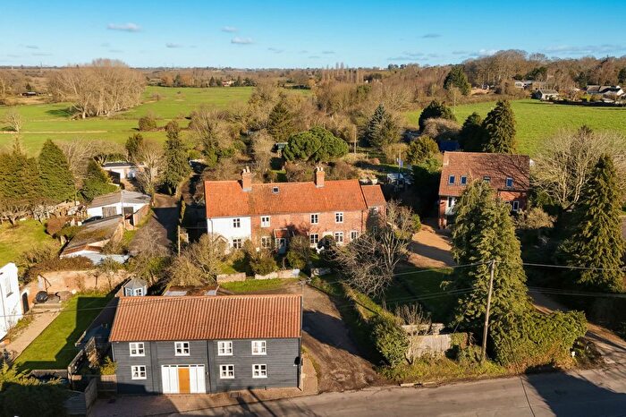 2 Bedroom Cottage For Sale In Mill Cottages Mill Close, Stoke Holy Cross, Norwich, NR14