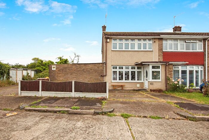 3 Bedroom End Of Terrace House For Sale In Byron Gardens, Tilbury, RM18