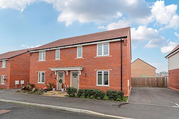 3 Bedroom Semi-Detached House For Sale In Martingale Grove, Arborfield Green, Reading, RG2