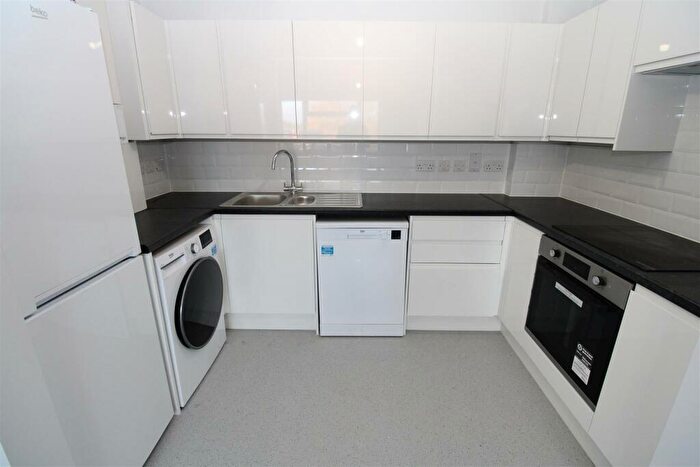 1 Bedroom Flat To Rent In Station Square, Petts Wood, Orpington, BR5