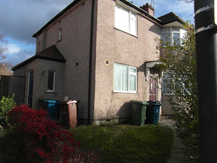 2 Bedroom Flat To Rent In Harrow View, Harrow, HA2