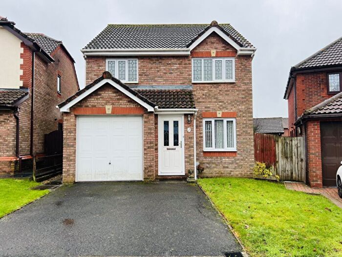 3 Bedroom Detached House To Rent In Holyhead Close, Hailsham, BN27