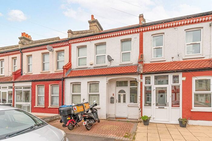 3 Bedroom Terraced House For Sale In Silverleigh Road, Mitcham, Thornton Heath, CR7