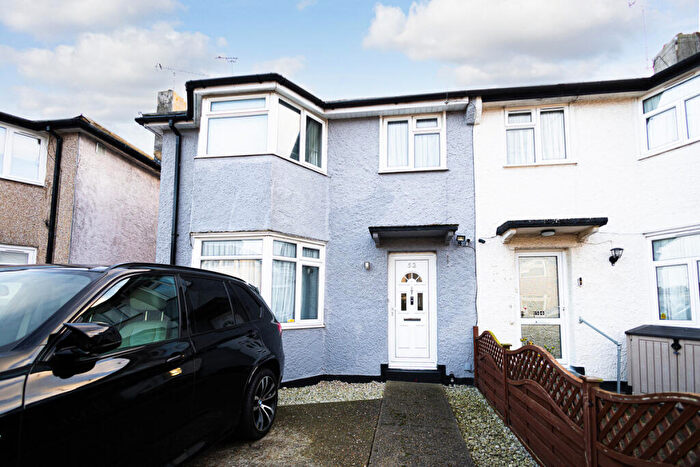 3 Bedroom End Of Terrace House For Sale In Surrey Avenue, Leigh-on-sea, SS9