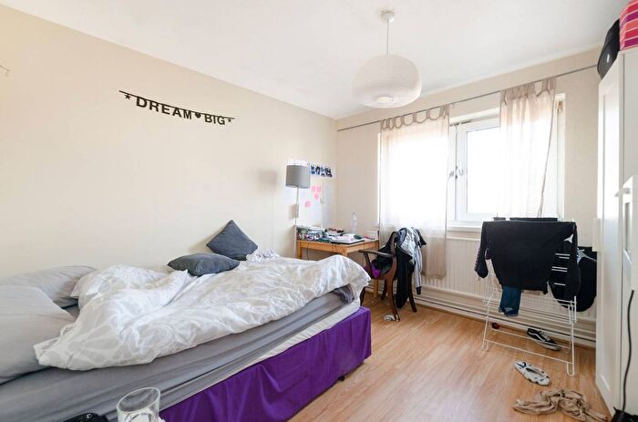 4 Bedroom Flat For Sale In Rosebank Gardens, Bow, London, E3