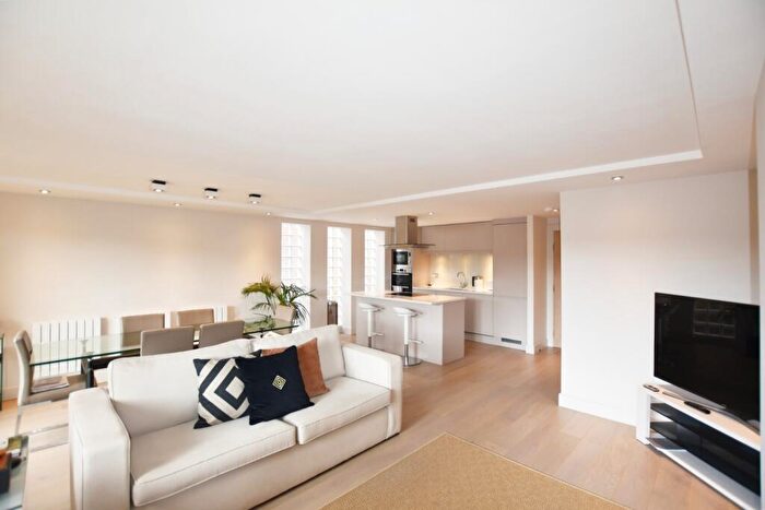 2 Bedroom Flat To Rent In Cavendish Place, Cavendish Crescent South, Nottingham, Nottinghamshire, NG7