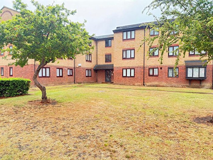 1 Bedroom Flat For Sale In Honey Close, Dagenham, RM10