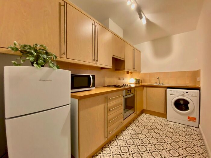 2 Bedroom Flat To Rent In Broughton Road, Broughton, Edinburgh EH7