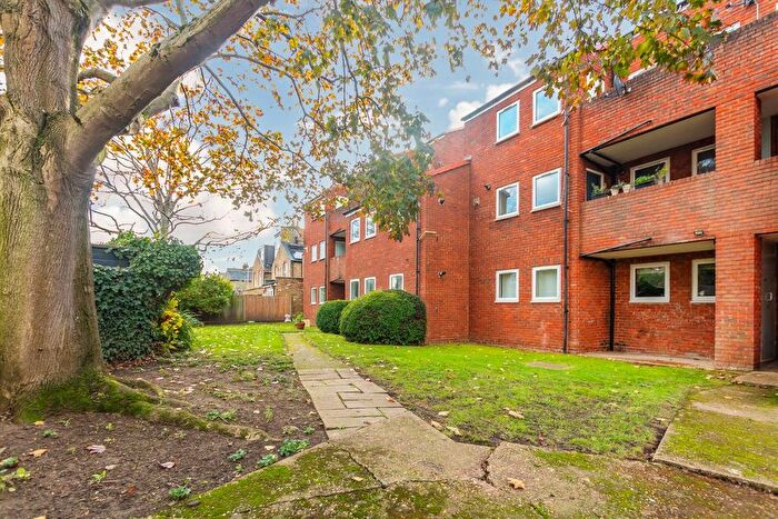 2 Bedroom Flat To Rent In South Lane, Kingston, KT3