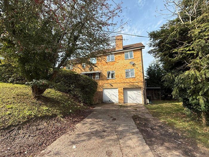 2 Bedroom Flat To Rent In Juniper Lane, Wooburn Green, HP10