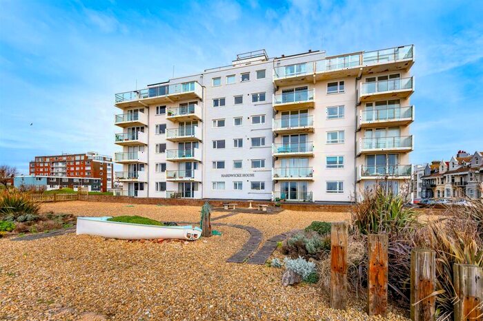 2 Bedroom Flat For Sale In Esplanade, Seaford, BN25