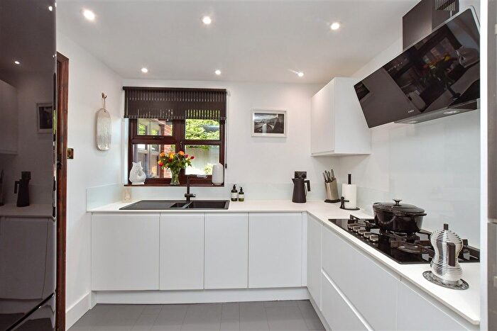 4 Bedroom Detached House For Sale In Little John Avenue, Walderslade, Chatham, Kent, ME5