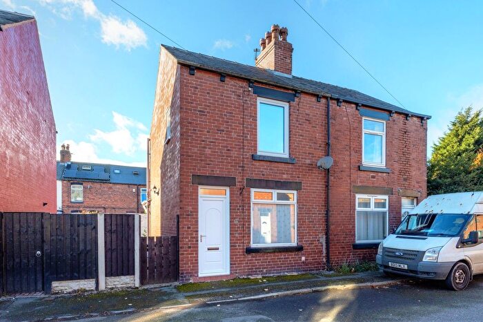 3 Bedroom Semi Detached House For Sale In Filey Avenue, Royston, Barnsley, S71