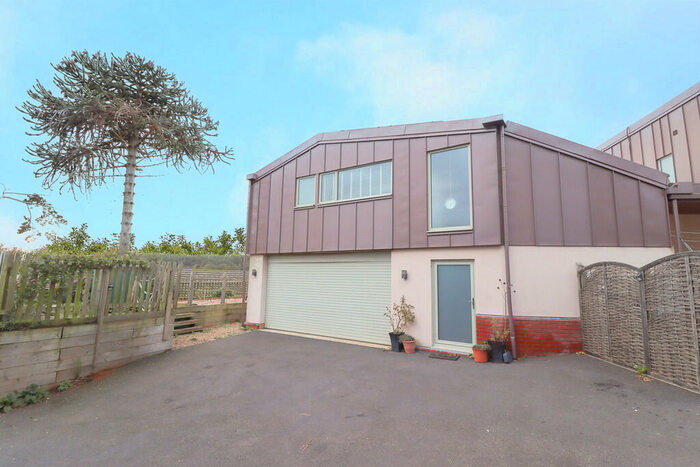 2 Bedroom Apartment To Rent In Pin Mill Road, Chelmondiston, IP9