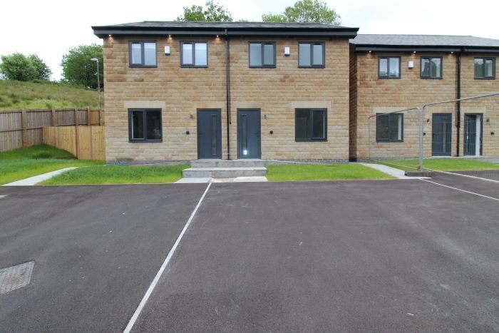 4 Bedroom Semi-Detached House To Rent In Shawclough Street, Rossendale, BB4