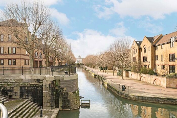 2 Bedroom House To Rent In Spirit Quay, Wapping, E1W