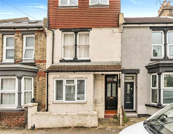 1 Bedroom Flat For Sale In Balmoral Road, Gillingham, Kent, ME7