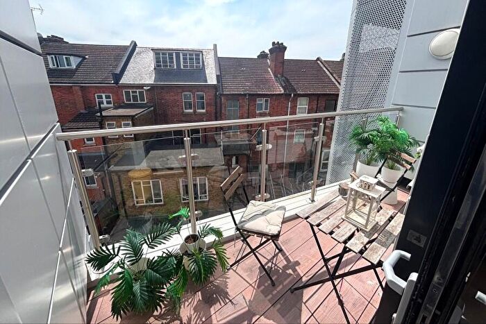 Studio To Rent In Woking, Surrey, GU21
