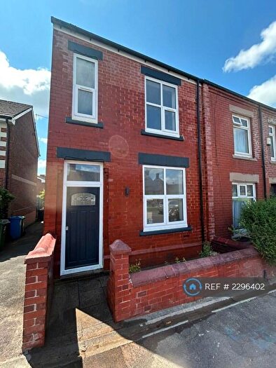 3 Bedroom End Of Terrace House To Rent In Water Street, Royton, Oldham, OL2