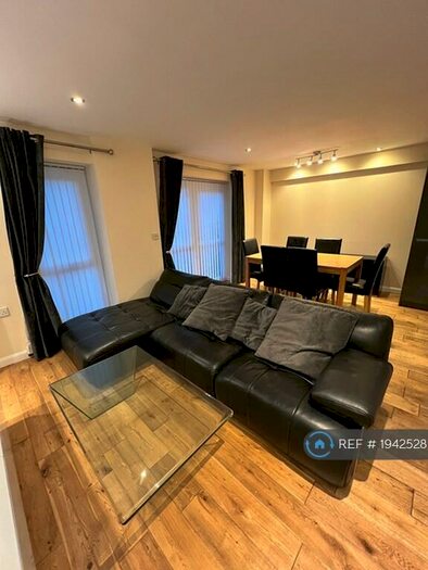 2 Bedroom Flat To Rent In Adrian House, London, E15