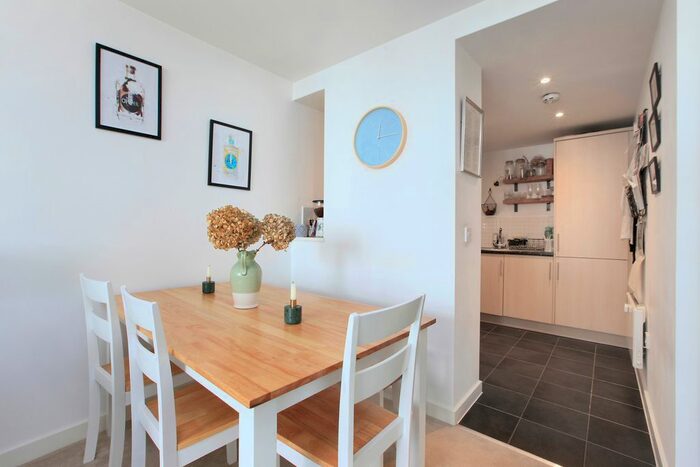 2 Bedroom Flat For Sale In Point Pleasant, Wandsworth, SW18