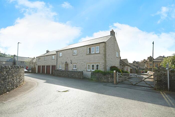 2 Bedroom Bungalow For Sale In New Street, Bakewell, DE45