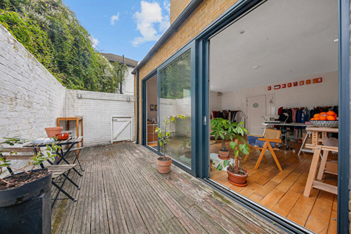 1 Bedroom Apartment To Rent In Clarence Road, By Hackney Downs, E5