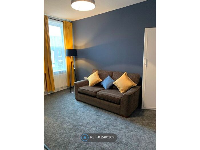 3 Bedroom Flat To Rent In Third Avenue, Heaton, Newcastle Upon Tyne, NE6