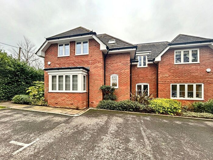 2 Bedroom Flat For Sale In Hivings Hill, Chesham, HP5
