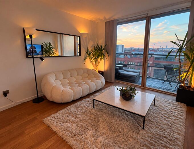 2 Bedroom Flat To Rent In West Point, Wellington Street, LS1