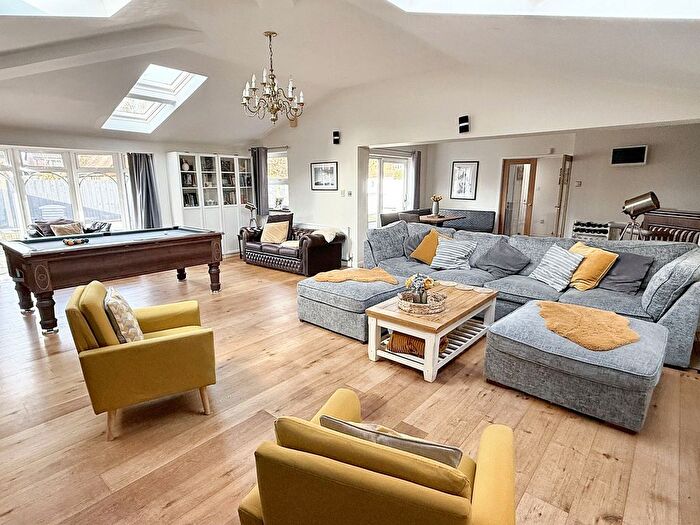 4 Bedroom Detached House For Sale In Main Road, Marchwood, SO40