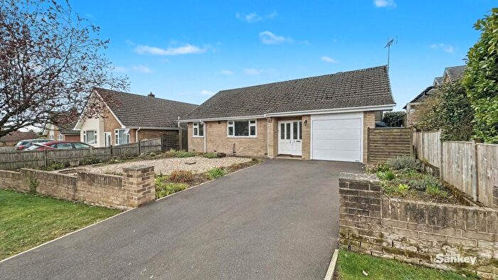 2 Bedroom Detached Bungalow For Sale In Pinewood Drive, Mansfield, NG18