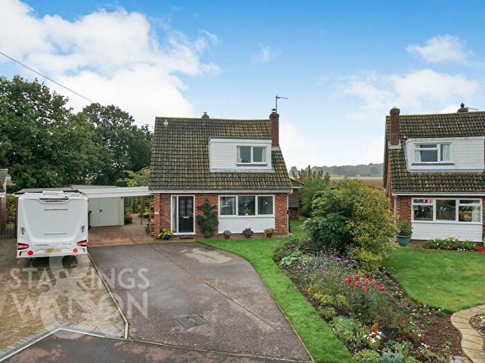 3 Bedroom Chalet For Sale In Christine Avenue, Lingwood, Norwich, NR13